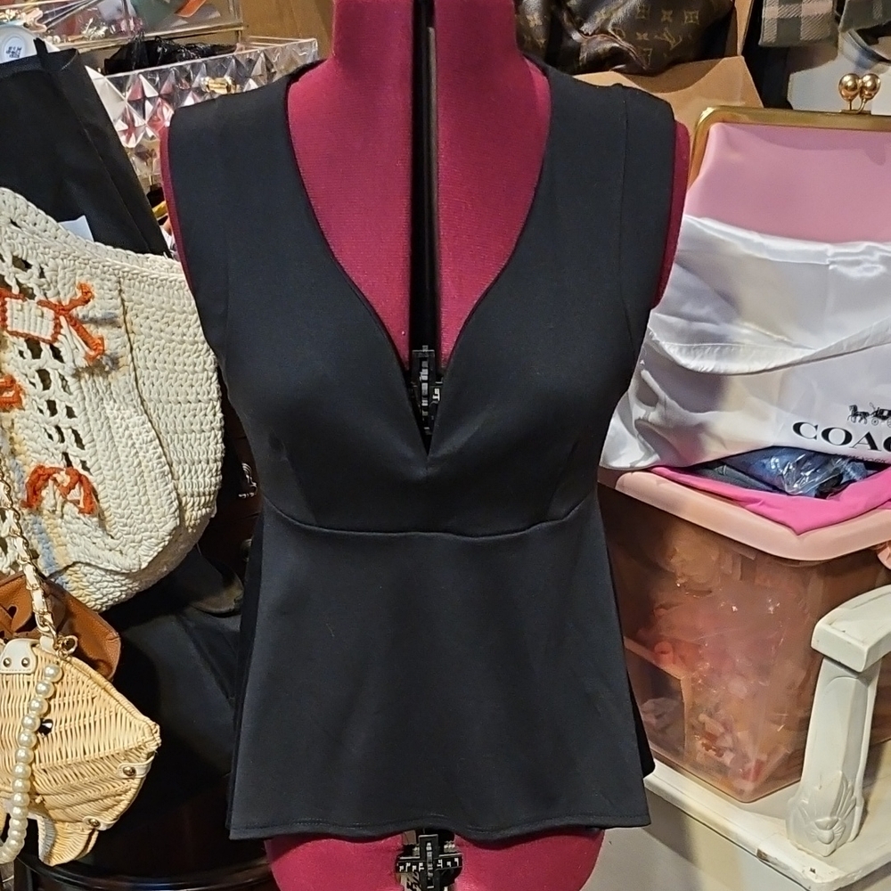 Uk2la Chic Black V-Neck Sleeveless Blouse Size M